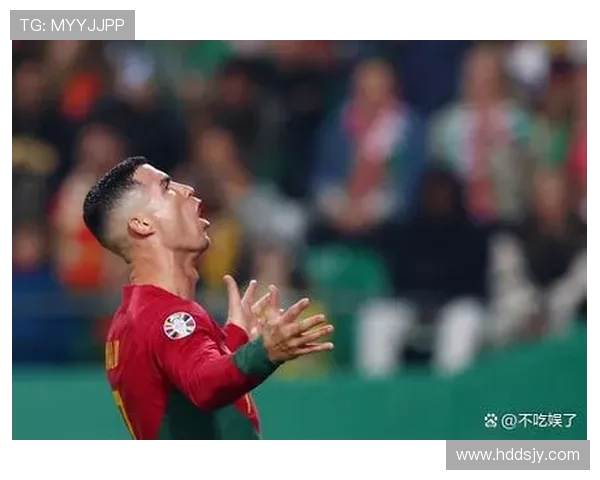 C罗单刀挑射被扑裁判判越位引发争议球迷热议比赛判罚