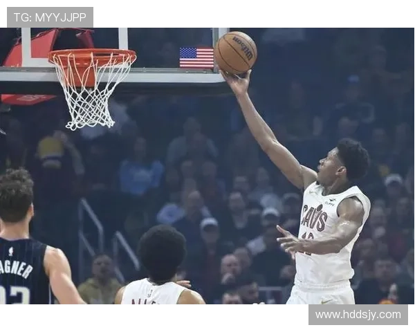 亨特表现出色16投8中三分命中率高达33贡献20分7篮板2抢断正负值高达19