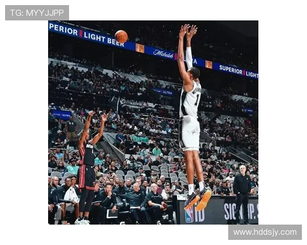 卡斯尔强调提升落位速度以便为文班亚马创造更大空间应对包夹挑战